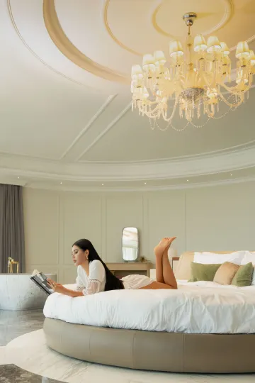 Round bedroom, source photograph